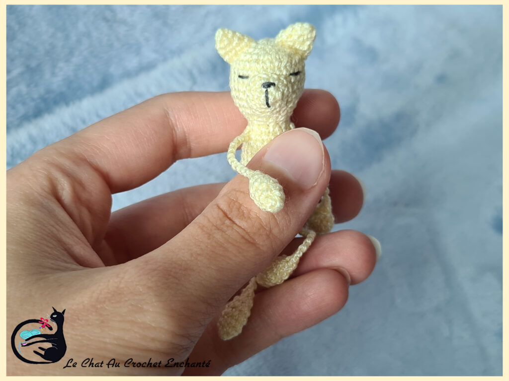 Mini chat au crochet NekOyasumi